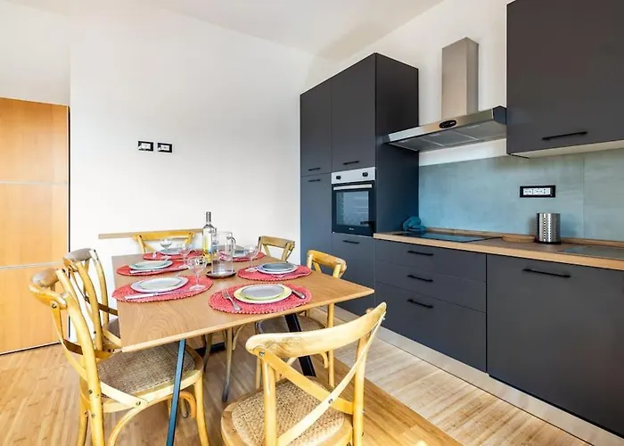 Appartement Spacious With Terrace 3 Bedroom, Metroa Battistini *